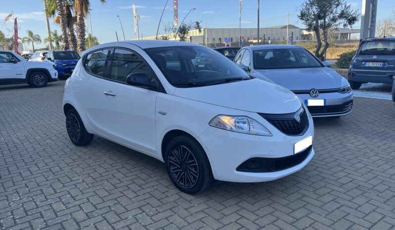 Lancia Ypsilon pieno