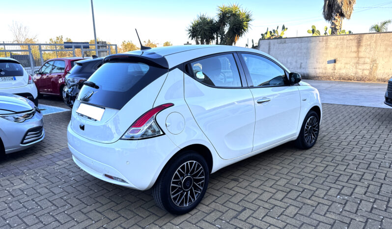 Lancia Ypsilon pieno